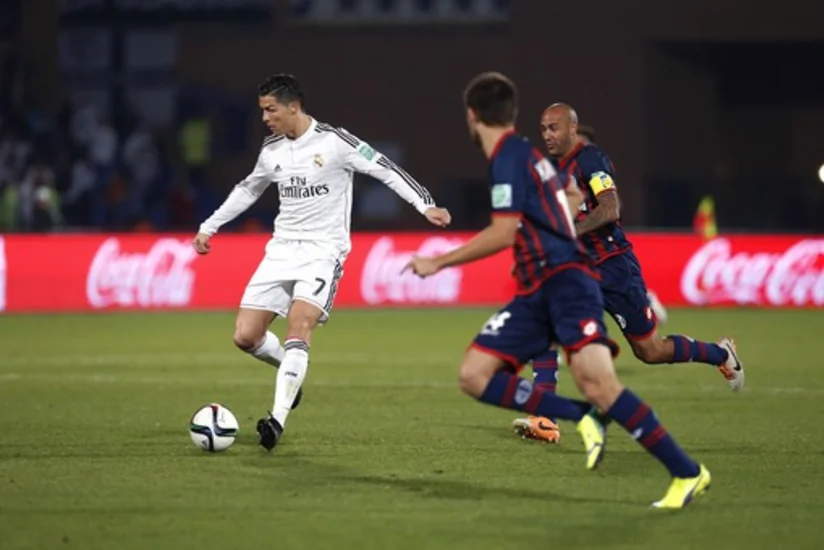 ​Kriştiano Ronaldo mükafatlandırma mərasimində Mişel Platini ilə əl sıxmaqdan imtina edib