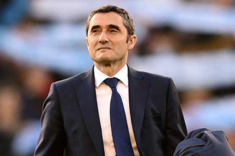 Barselona baş məşqçisi ilə müqavilənin müddətini uzadıb