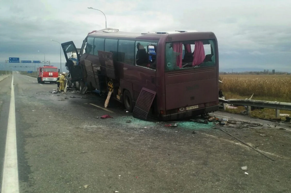 Bus accident kills 14 people in Pakistan