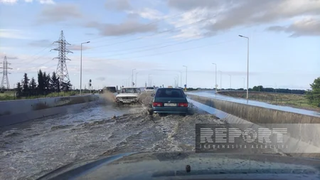 Xaçmaz-Quba yolunda sel suları avtomobillərin hərəkətini çətinləşdirib