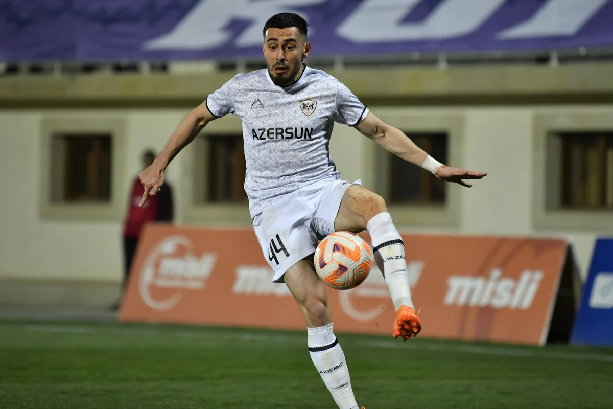 Azərbaycan millisinin futbolçusu yubiley oyununa çıxıb