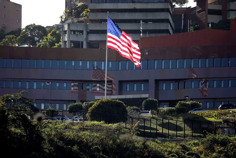 Amerika diplomatları Karakasdakı səfirliyi tərk ediblər
