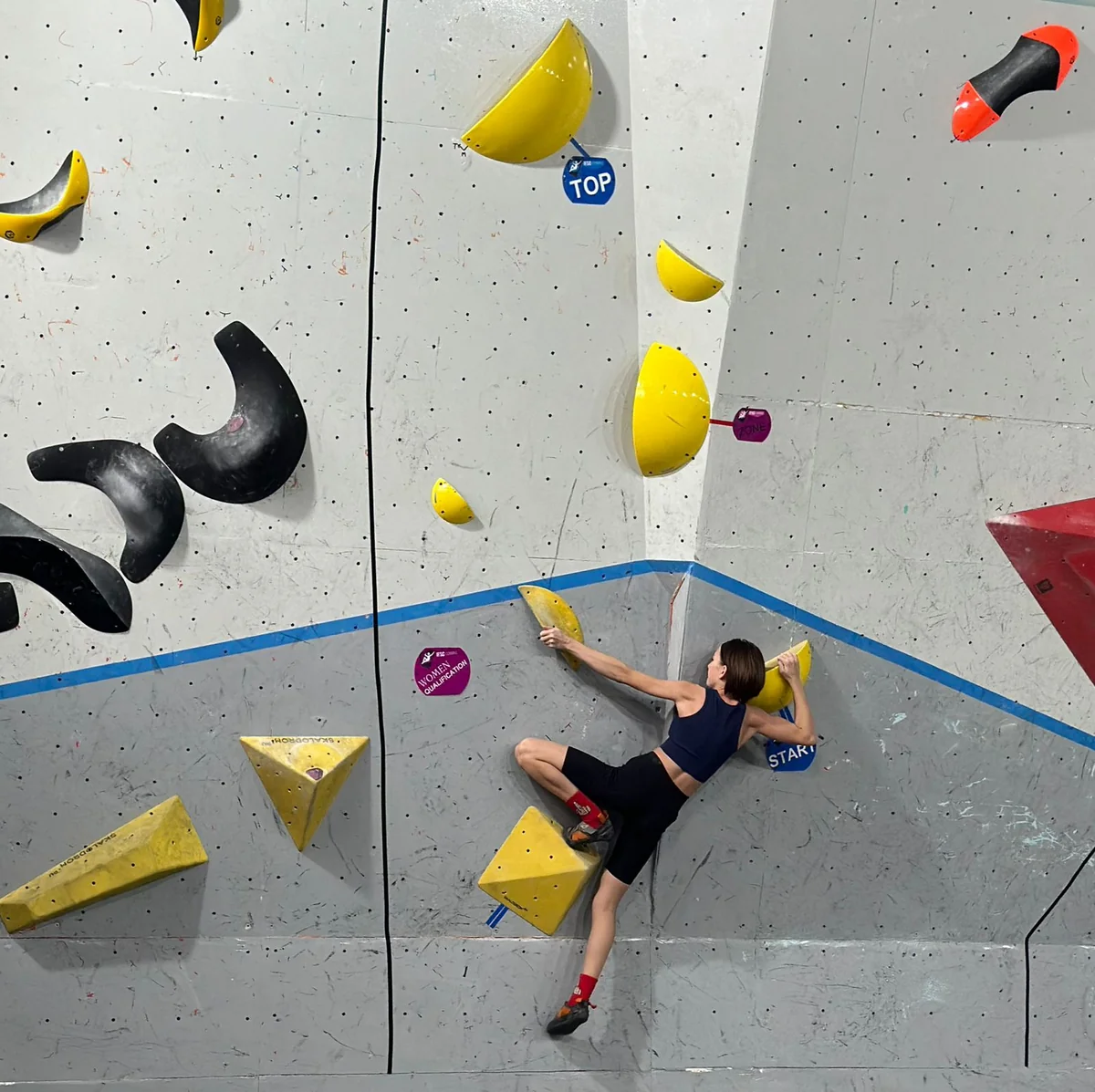 Yeniyetmə və gənclər arasında idman dırmanmasının boulderinq növü üzrə turnir başa çatıb