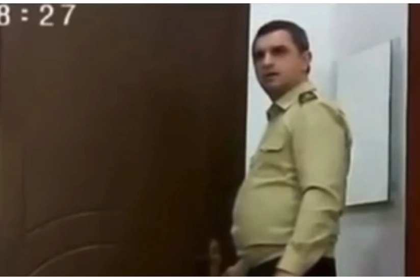 İntim videoları yayılan FHN zabitinin məhkəməsi: Zərərçəkmiş qadın ifadə verib, tutulan özünü təqsirli saymır