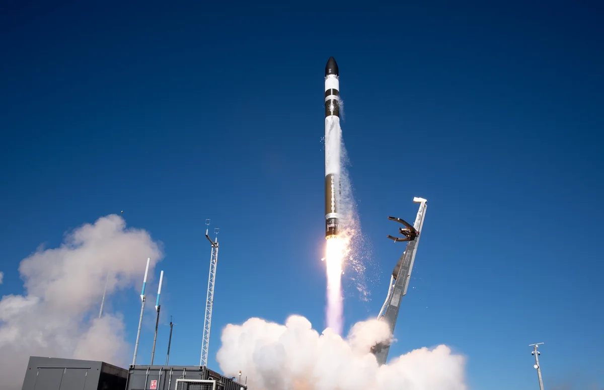 Ракета Electron вывела на орбиту геолокационные спутники двойного назначения