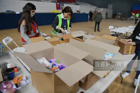Bakıda Türkiyə üçün yardım toplanan məntəqədə ən çox ehtiyac duyulan ləvazimatlar açıqlanıb