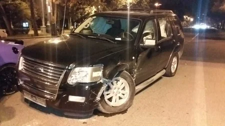 Bakıda yüksək sürətlə hərəkət edən “BMW” otelin giriş qapısına çırpılıb
