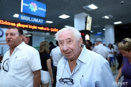ASAN VİZAya müraciət edən 100 yaşlı turist ASAN xidmət mərkəzinin fəaliyyəti ilə tanış olub