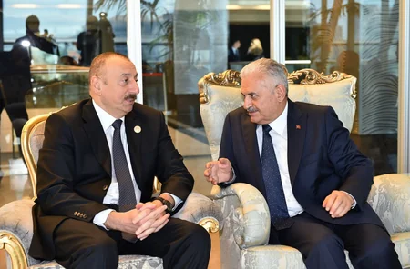 Prezident İlham Əliyev, Prezident Rəcəb Tayib Ərdoğan, 22-ci Dünya Neft Konqresində iştirak edən dövlət və hökumət başçıları arasında qısa söhbət olub