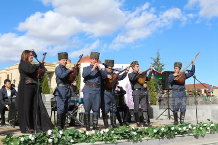 Gədəbəydə Zəfər Günü münasibətilə bayram konserti olub