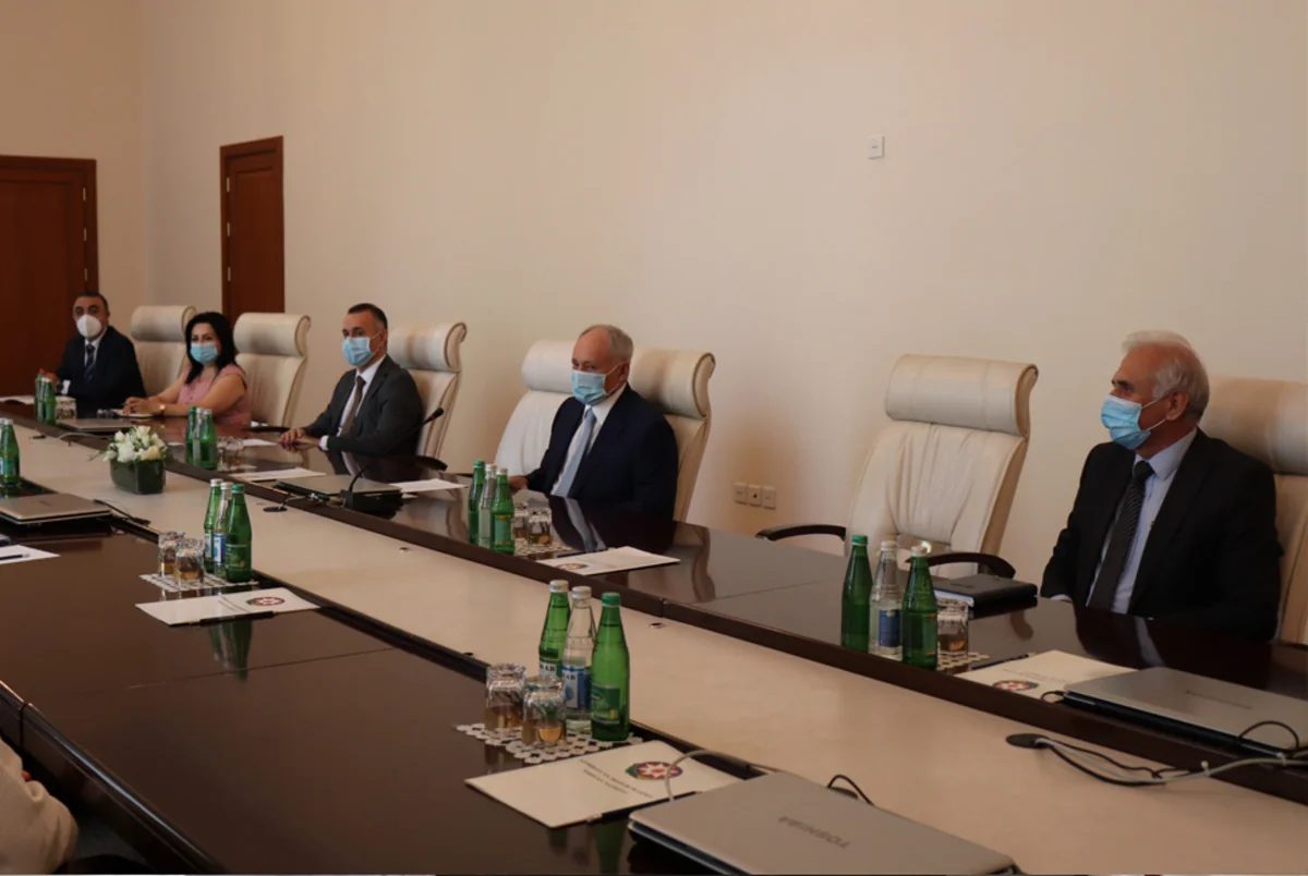 Oqtay Şirəliyev Kubadan gələn tibb heyəti ilə görüşüb