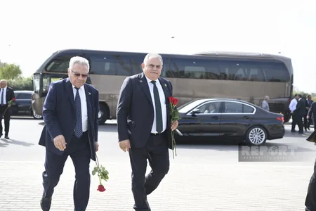 Anım Günü ilə əlaqədar Zəfər parkına ziyarət başlayıb