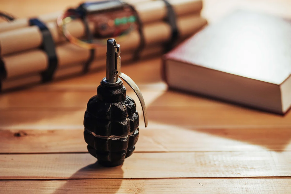 Abşeron sakininin avtomobilindən qumbara götürüldü