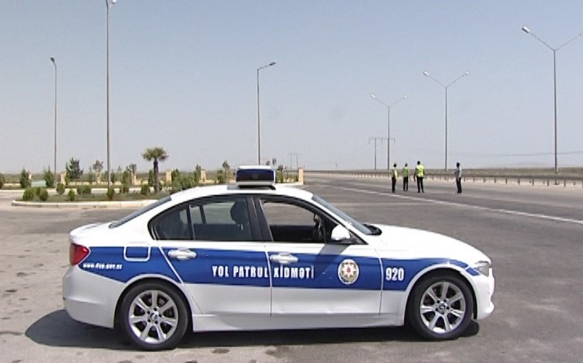 Yol polisi sürücüyə: Yorğunsansa, üzünə su vur - VİDEO - YENİLƏNİB