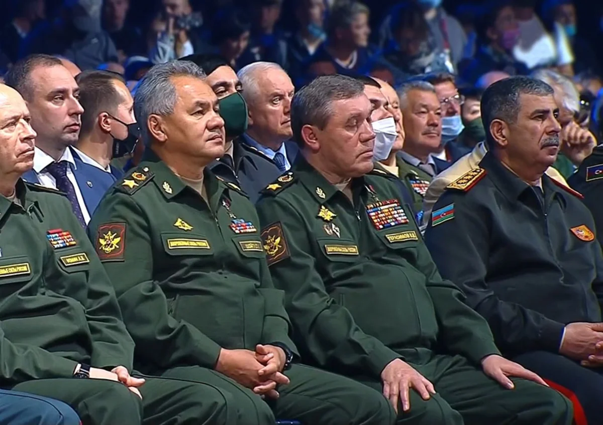 Müdafiə naziri hərbçilərimizin Tank biatlonu”nda final mübarizəsini izlədi