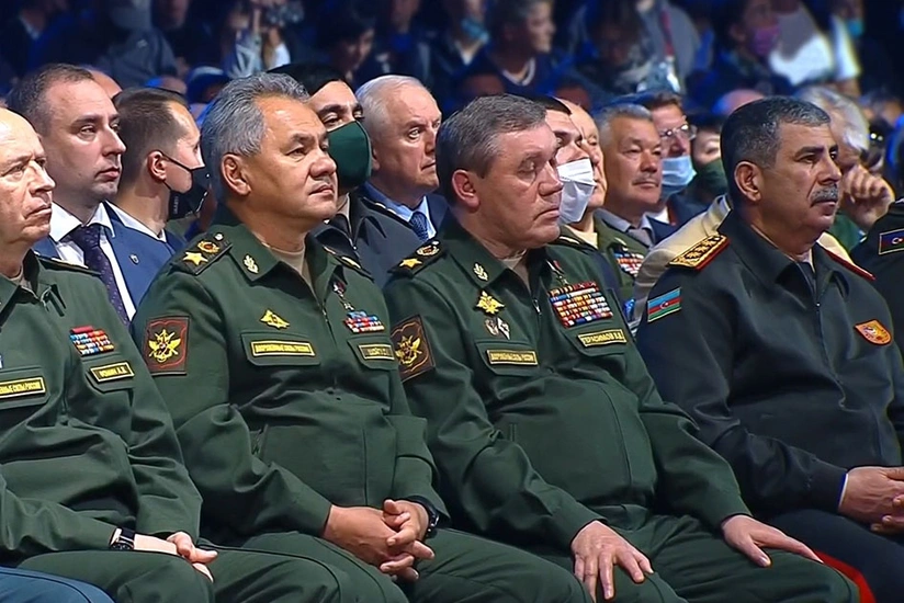 Müdafiə naziri hərbçilərimizin Tank biatlonu”nda final mübarizəsini izlədi