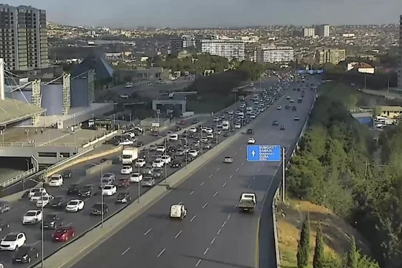 Bakının bir sıra yollarında nəqliyyatın sıxlığı yaranıb - SİYAHI