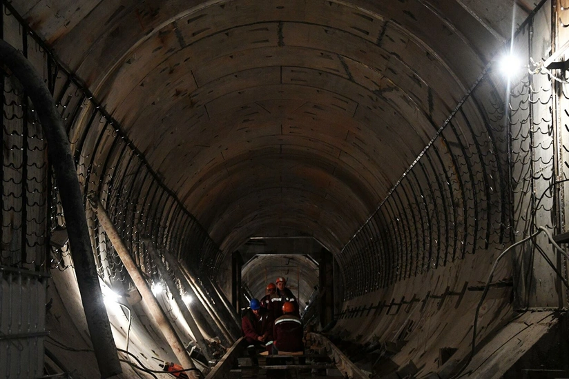 13 construction workers die in flooded tunnel in China