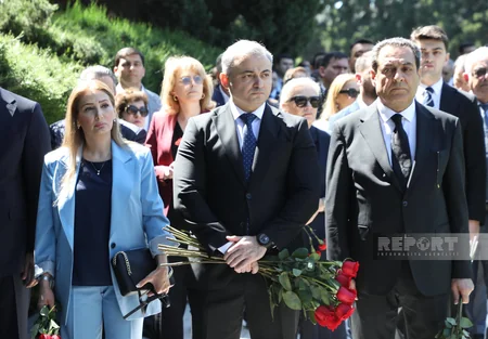 Ümummilli Lider Heydər Əliyevin xatirəsi anılır - FOTOREPORTAJ