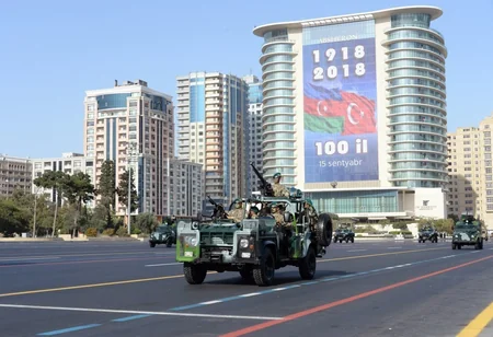 Bakının işğaldan azad edilməsinin 100 illiyinə həsr olunan parad başa çatıb - YENİLƏNİB-4