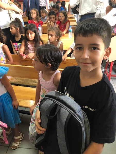 Azərbaycan Türkiyənin zəlzələdən zərərçəkən bölgəsinə 3000 məktəbli dəsti göndərib