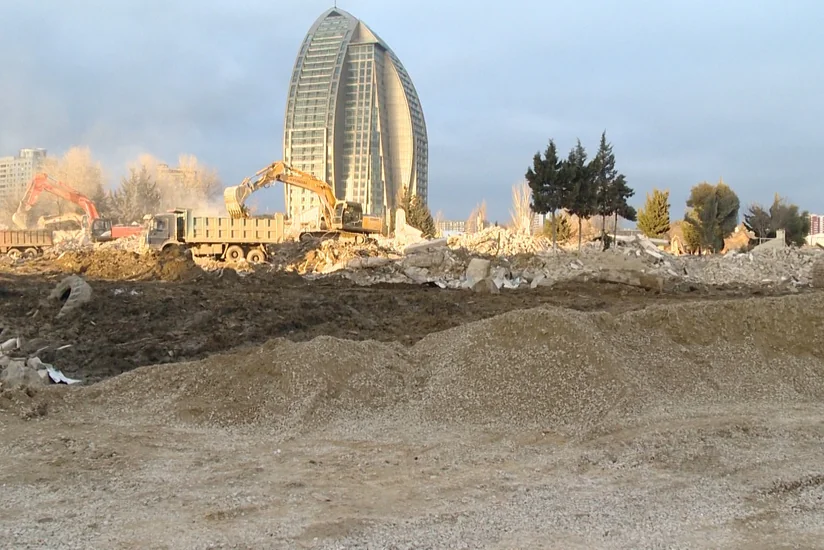 На месте снесенного отеля Араз в Баку проложат дорогу - ВИДЕО