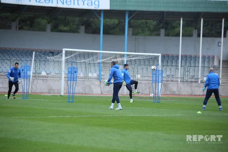 ​Azərbaycan millisi İsmət Qayıbov adına Bakıxanov qəsəbə stadionunda məşq edib - FOTO