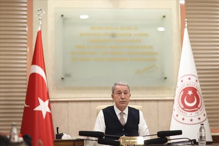 Hulusi Akar yüksək rütbəli zabitlərlə videokonfrans keçirib