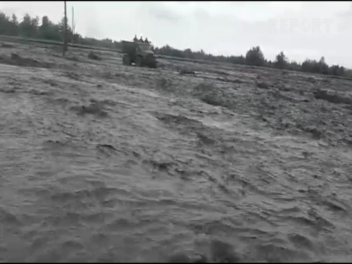 В Габале селевые потоки отрезали от центра два населенных пункта - ВИДЕО