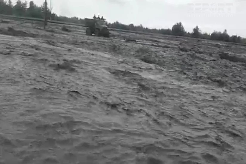 В Габале селевые потоки отрезали от центра два населенных пункта - ВИДЕО