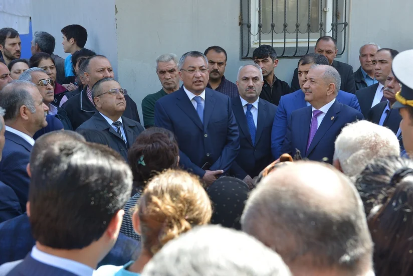 Rövşən Rzayev yataqxanada məskunlaşmış məcburi köçkünlərlə görüşüb