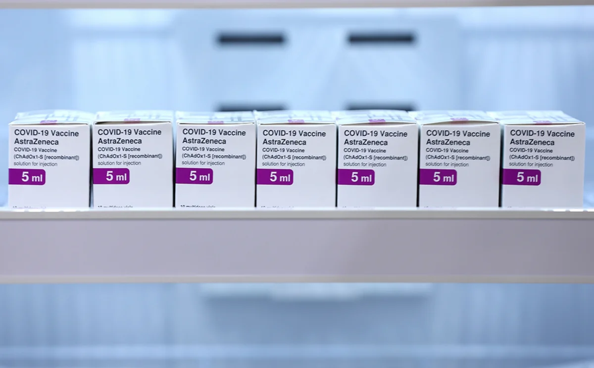 В Эстонии из-за жары испортились 68 тысяч доз вакцины AstraZeneca