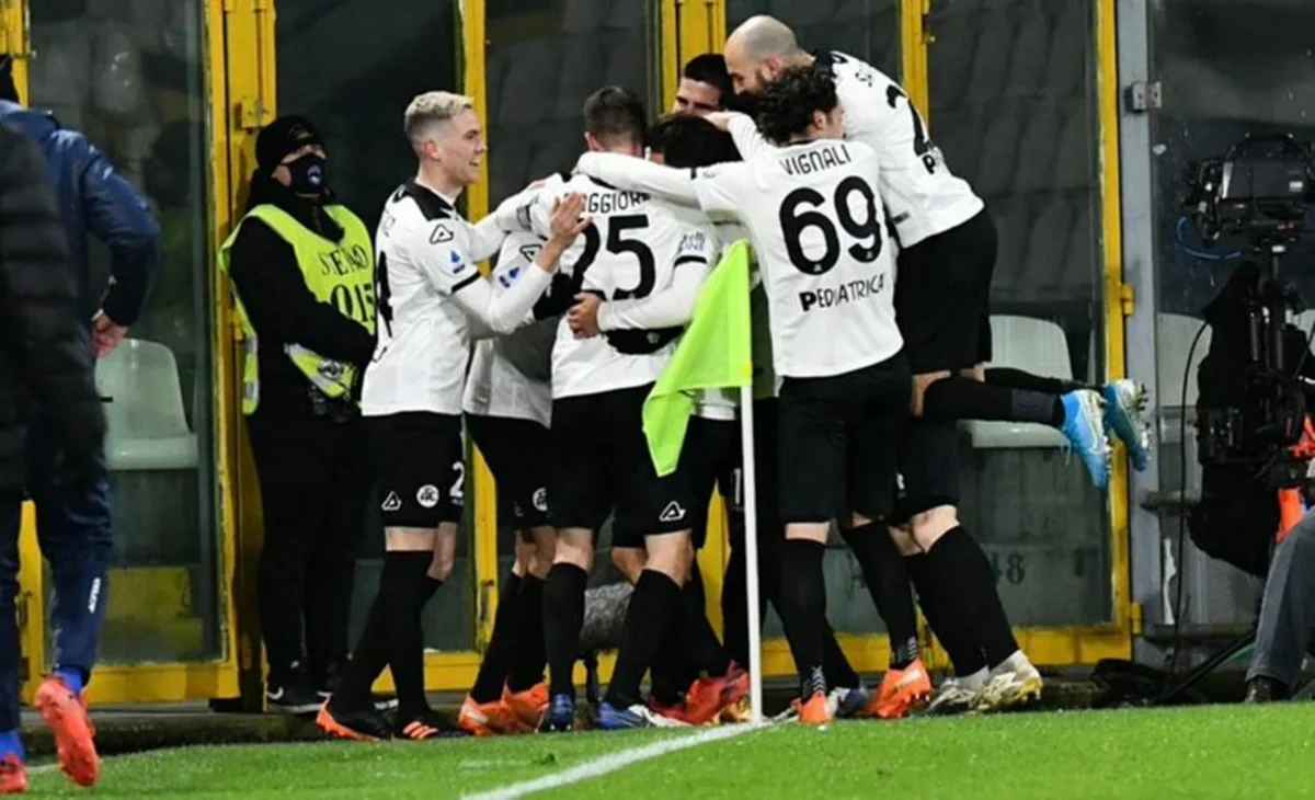 Милан неожиданно проиграл Специи в матче Серии А