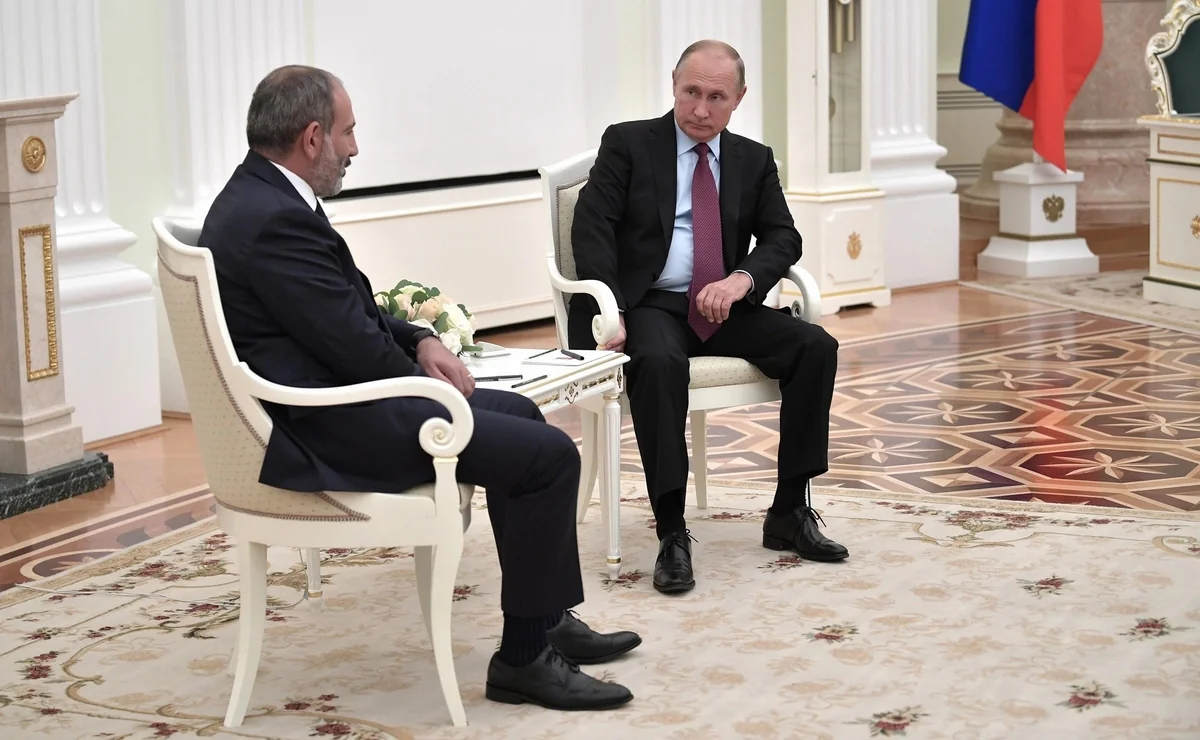 Putin, Pashinyan discuss implementation of trilateral agreements