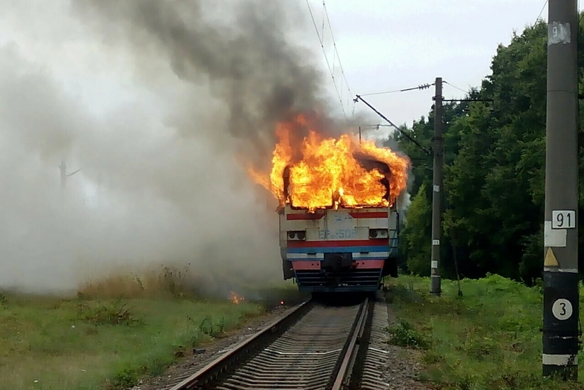 На юге Казахстана загорелся пассажирский поезд