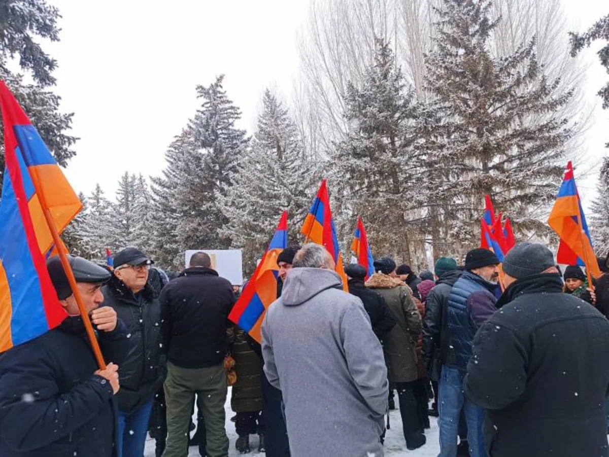 В Армении перед 102-й военной базой России прошла акция протеста