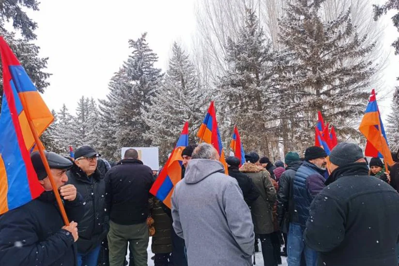 В Армении перед 102-й военной базой России прошла акция протеста