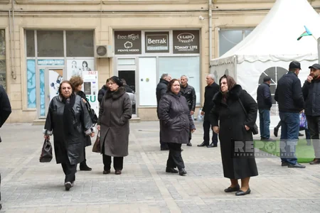 В Баку продолжается траурная церемония по погибшему при теракте в посольстве Азербайджана