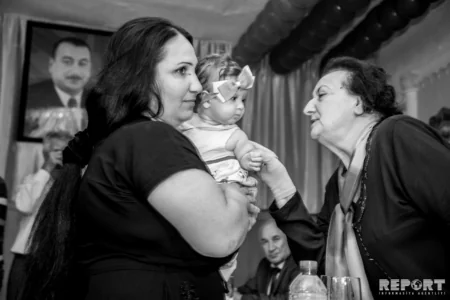 Körpəsi ilə azadlığa çıxan qadın: “Bir də bura gəlmərəm...” - HƏYAT HEKAYƏTİ