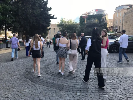 Ukraynalı məktəblilər İçərişəhəri gəziblər