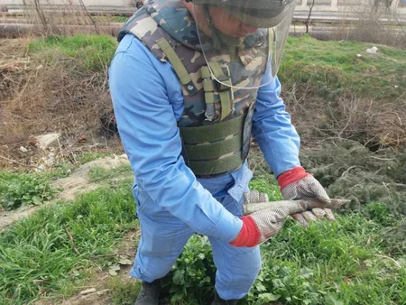 Bakının Xətai rayonunda zenit top mərmisi aşkarlanıb - FOTO