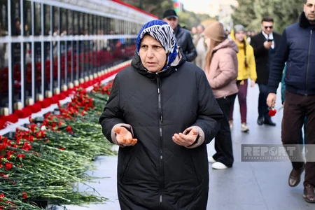 Şəhidlər xiyabanına xalq ziyarəti davam edir - FOTOREPORTAJ
