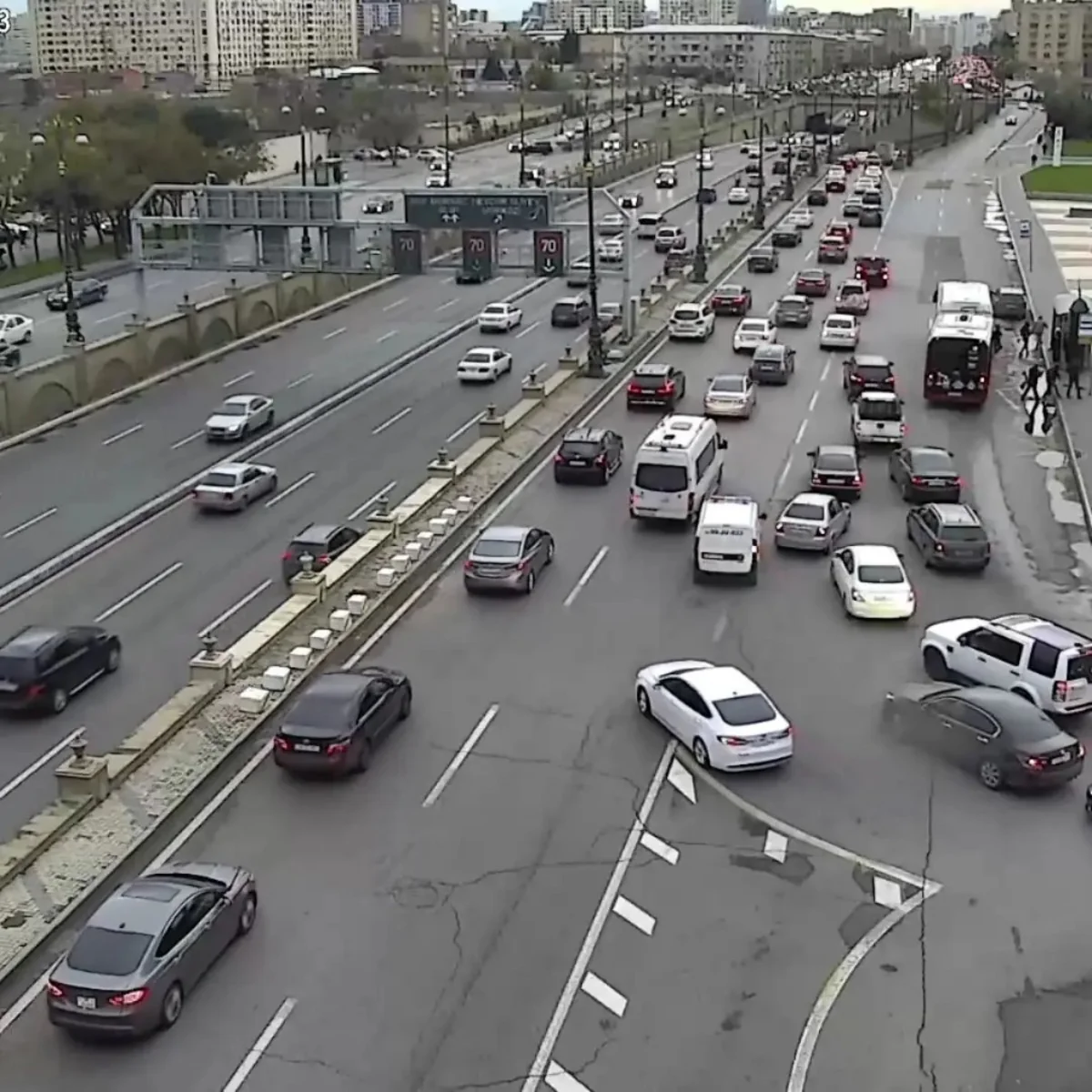 Bakının bəzi yollarında tıxac yaranıb - SİYAHI