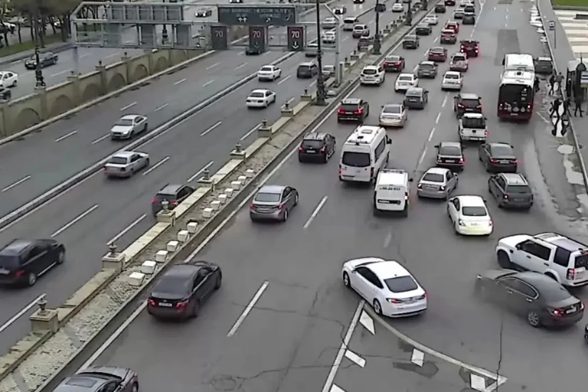 Bakının bəzi yollarında tıxac yaranıb - SİYAHI