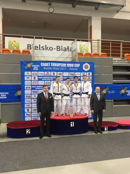 Azərbaycanın yeniyetmə cüdoçuları Polşada keçirilən Avropa kubokunda medallar qazanıblar