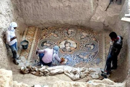 ​Türkiyədə ideal vəziyyətdə qalan qədim yunan mozaikaları aşkar edilib