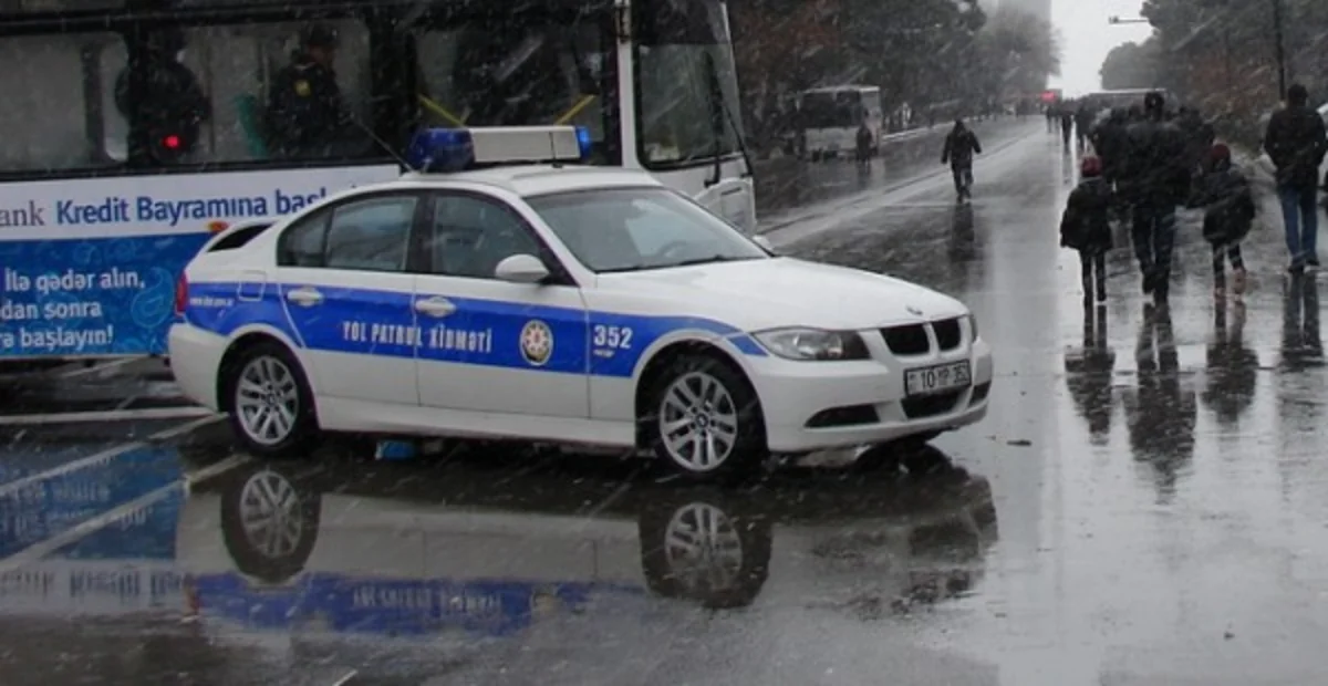 Yol polisi yağmurlu hava şəraiti ilə bağlı sürücülərə xəbərdarlıq edib