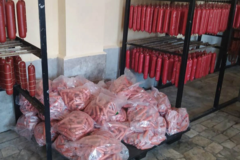 Şabranda kolbasa sexində yanğın olub, xəsarət alan var