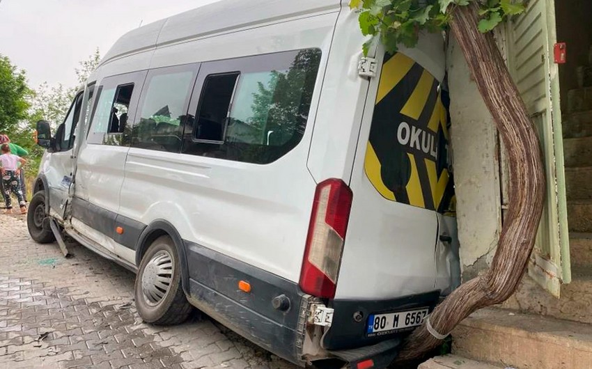Türkiyədə ağır yol qəzası olub, 11 nəfər yaralanıb