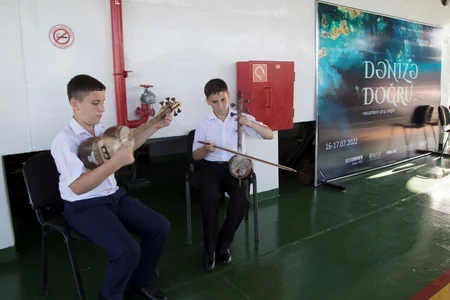 “Suraxanı” gəmi-muzeyində sərgi keçirilib